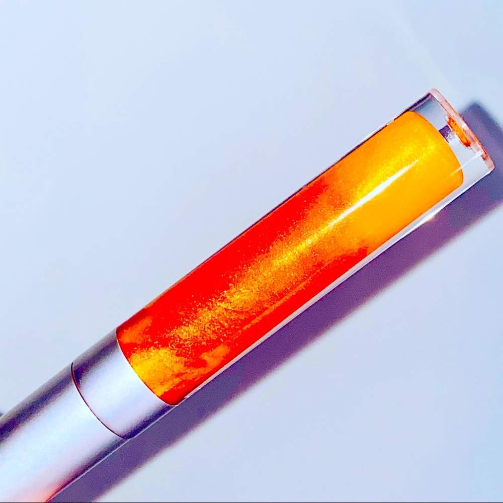 Customized glosses and matte liquid lipsticks